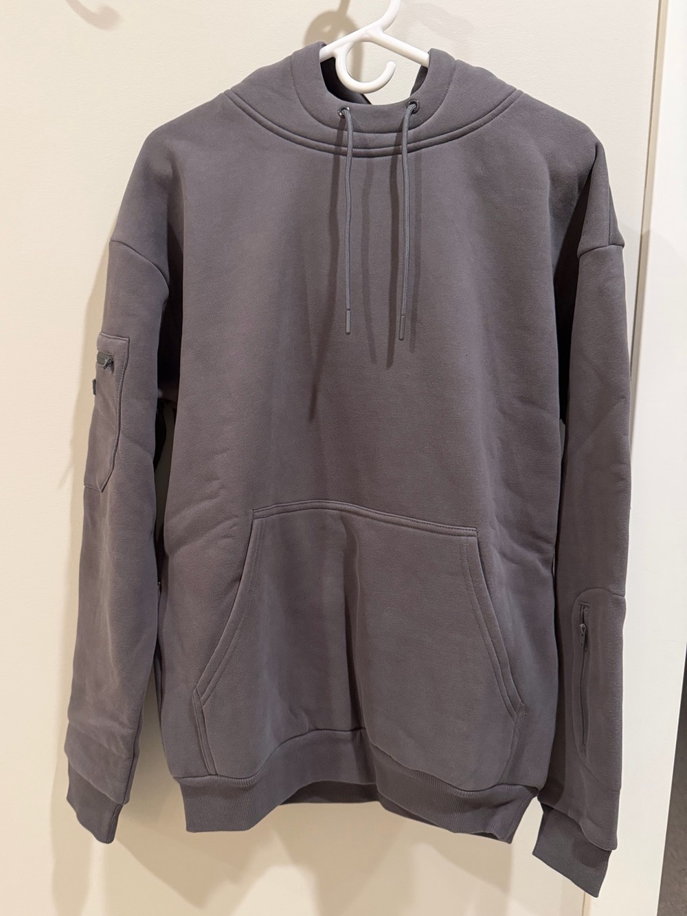 Comfrt travel essentials hoodie gray small